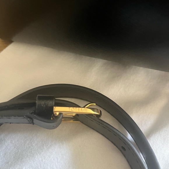 TOTEME Black t-lock - Picture 9 of 13